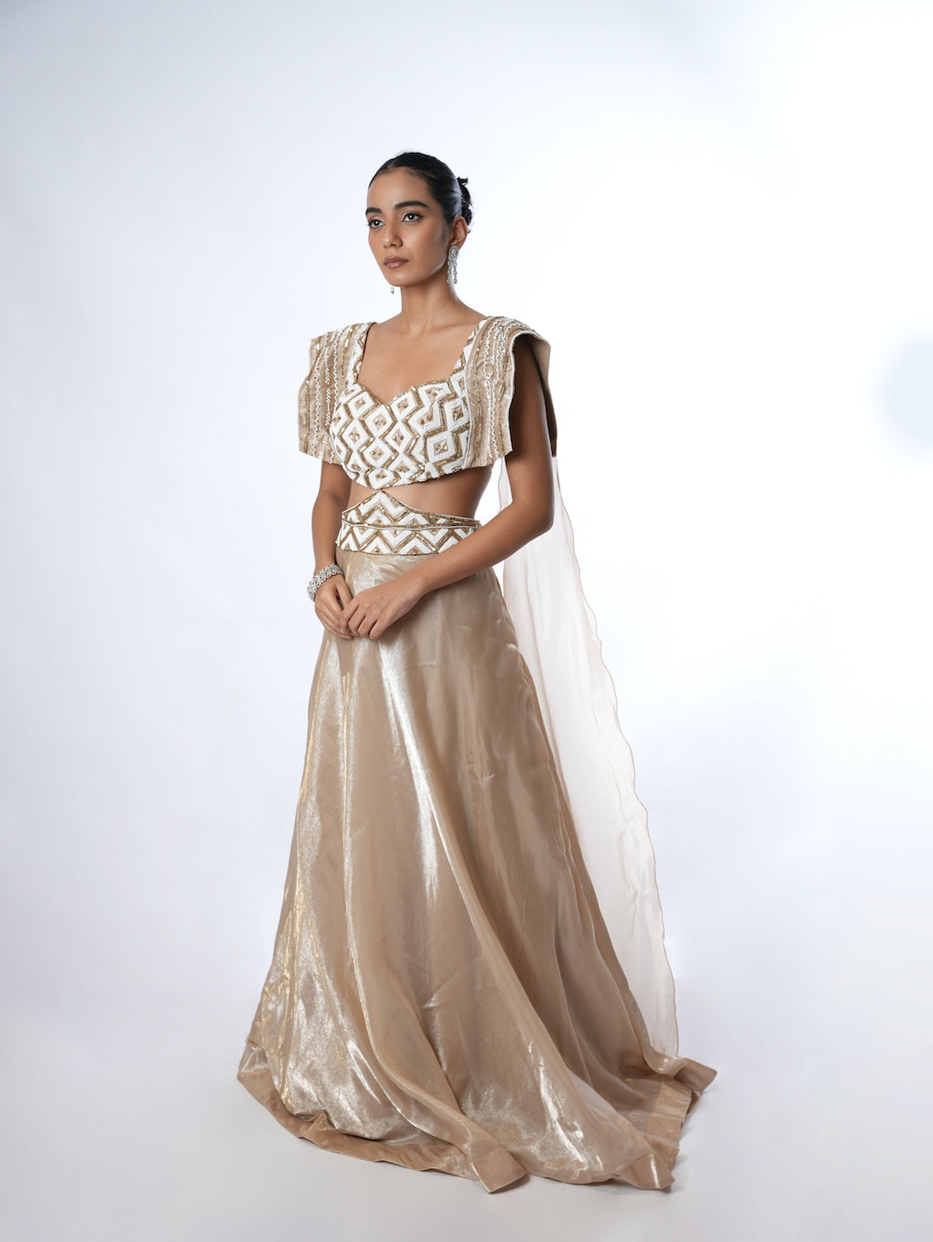 GOLDEN GEOMETRIC EMBELLISHED SET