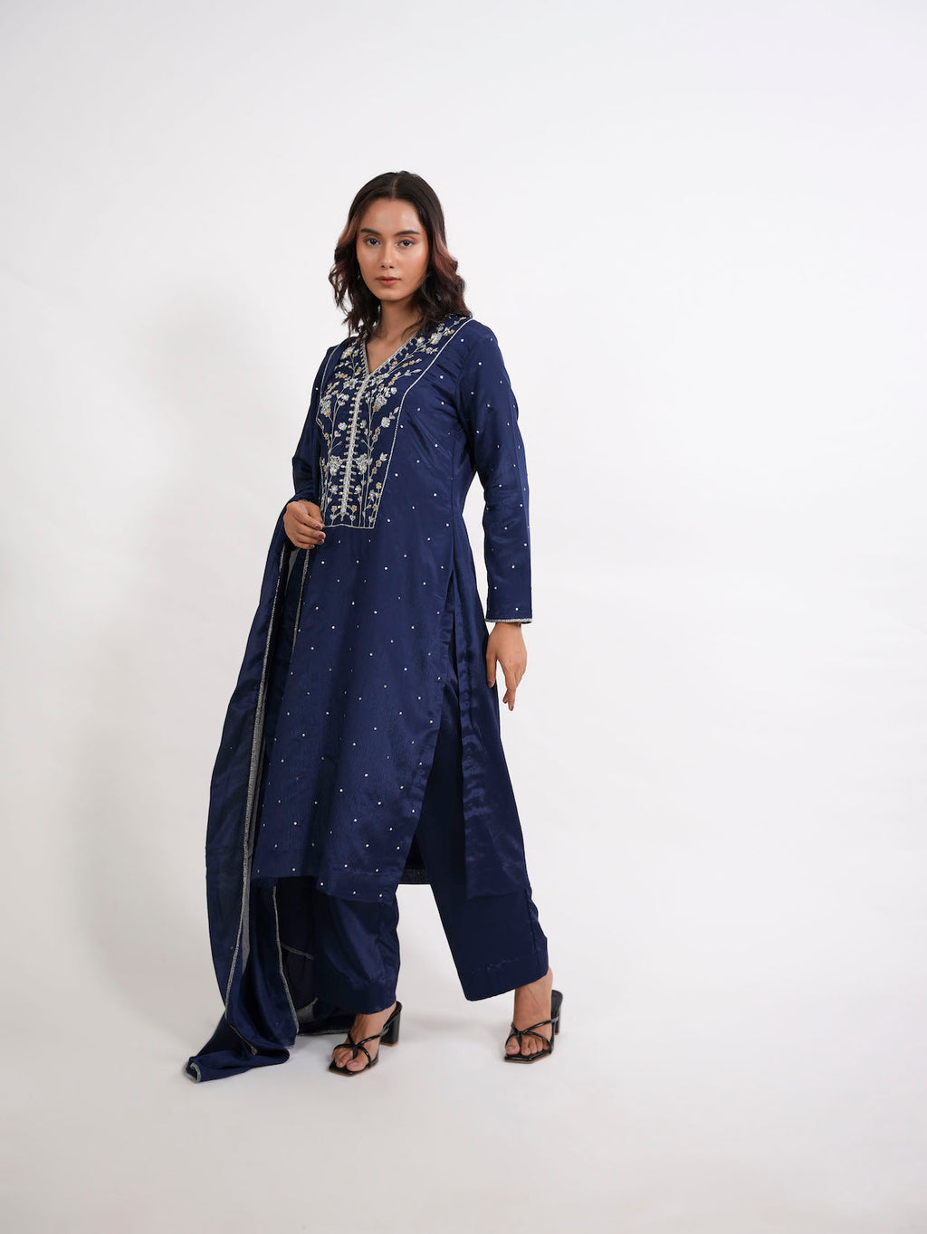 NAVY BLUE EMBROIDERED KURTA SET